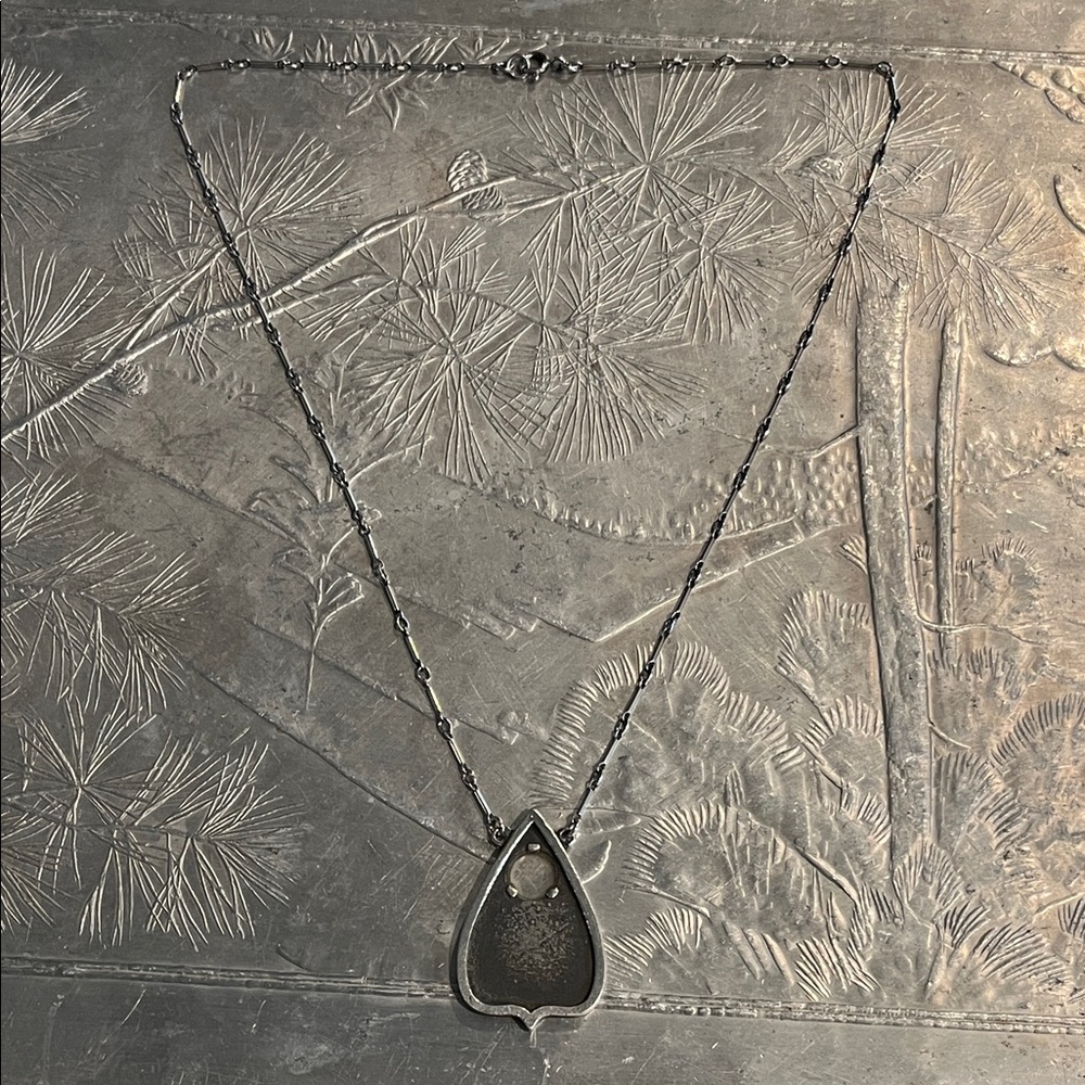 BLOOD MILK JEWELS
Planchette. Medium Oracle Necklace. - Picture 2 of 16